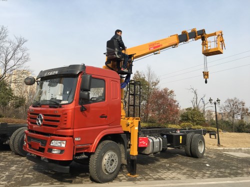 大運風景8噸U型臂随車(chē)吊帶吊籃